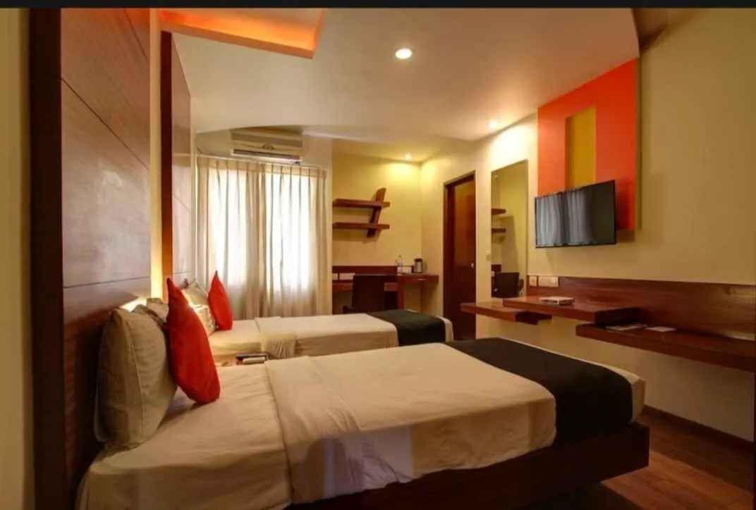 Pop Hotel Airport Golden New Delhi
