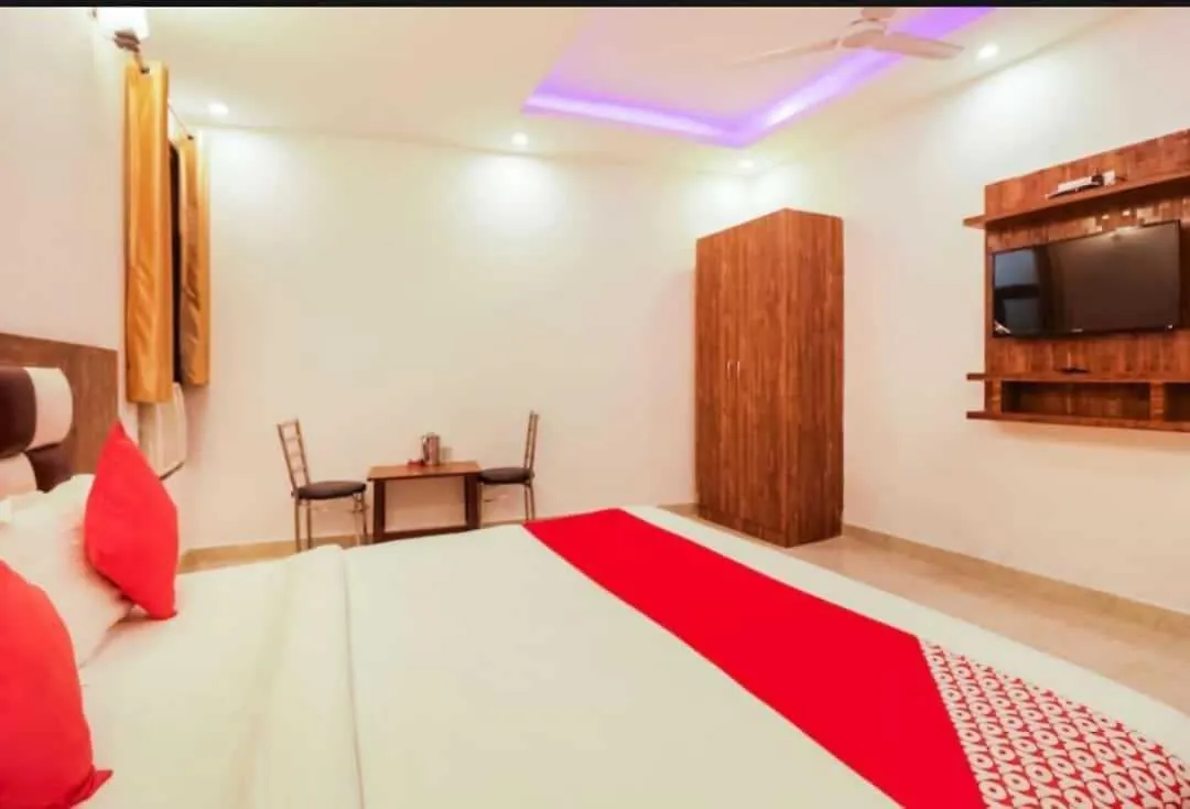Pop Hotel Airport Golden New Delhi 3*,  India