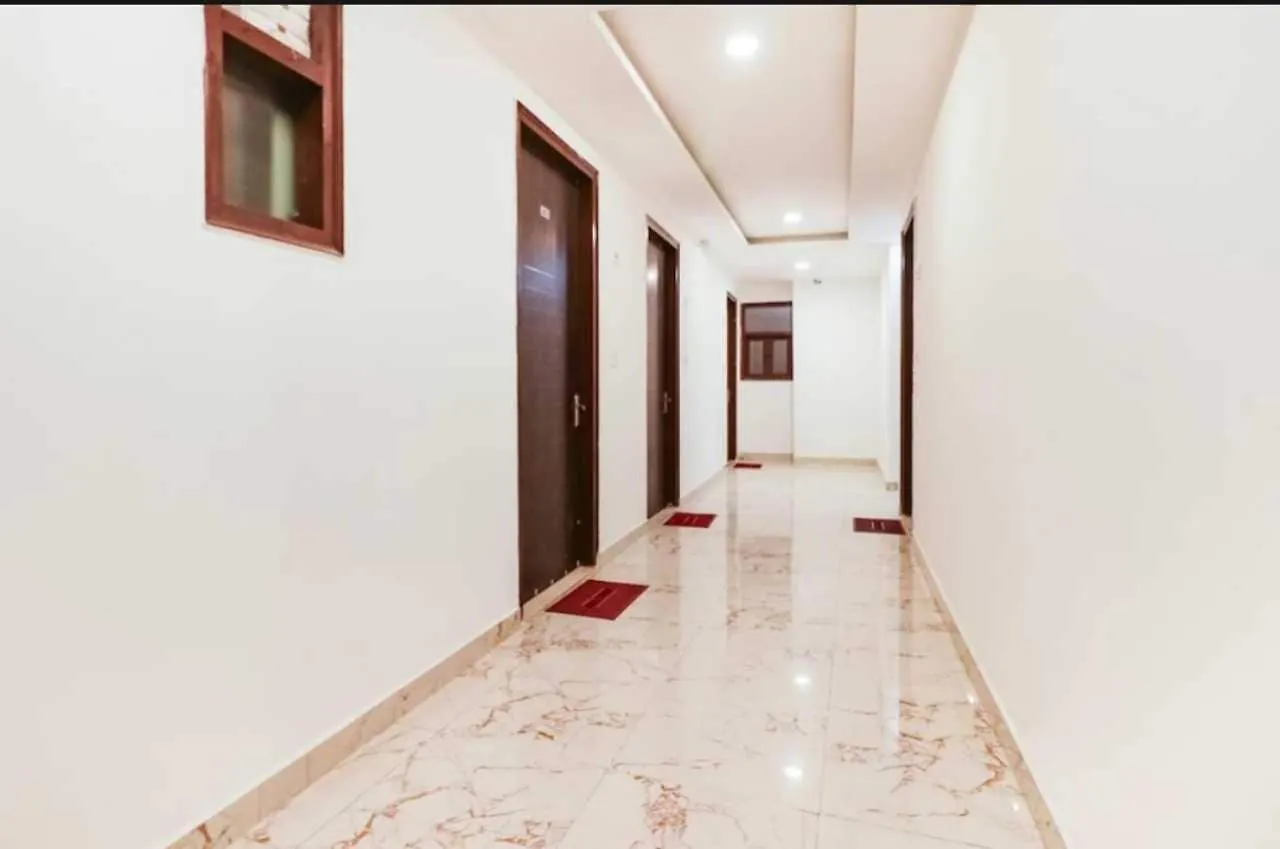 Pop Hotel Airport Golden New Delhi